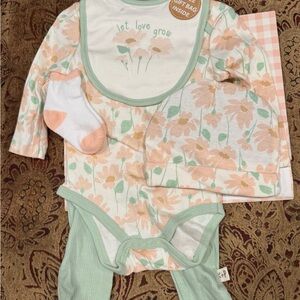Floral Baby Outfit Set with Hat and Socks